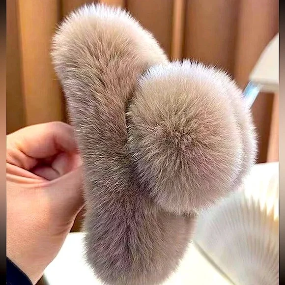 Korean Fluffy Brown Hair Claw - Picture 1 of 2